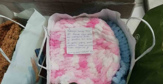 Depremzedeler için yazdıkları notlar duygulandırdı