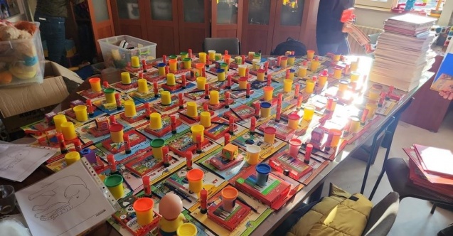 Anadolu Üniversitesi’nden depremzede çocuklara oyuncak yardımı