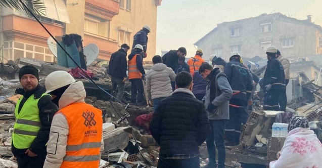 Atıeylül, afetzedelerin yanında