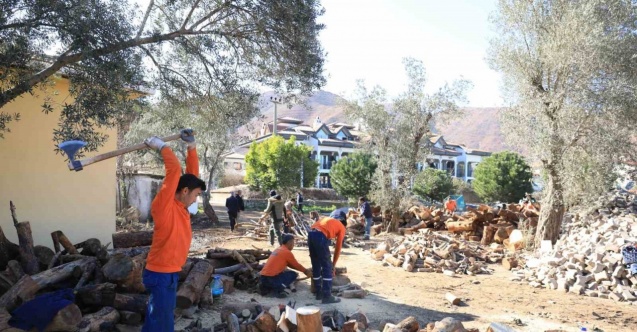 Marmaris’ten deprem bölgesine yakacak desteği sürüyor