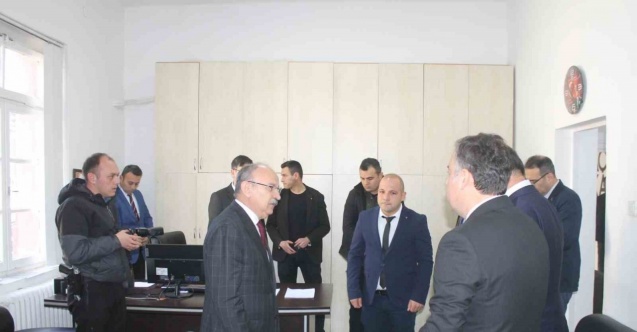 Vali Karadeniz, Turgutlu’da depremzedeler için üretim yapan atölyeleri ziyaret etti