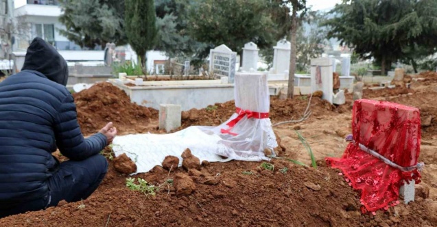 Mezarlıkta yürek yakan manzara