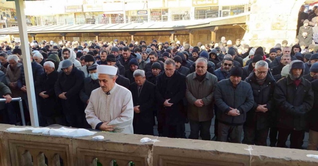 Yozgat’ta depremlerde hayatını kaybedenler için gıyabi cenaze namazı kılındı