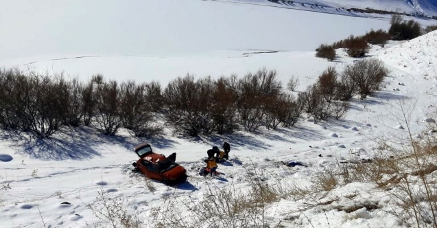 Şarampole uçan otomobildeki 3’ü ağır toplam 4 kişi yaralandı
