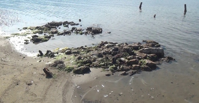 Erdek'te deniz çekildi, antik liman ortaya çıktı