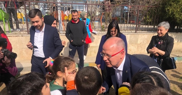 AK Parti heyeti depremzedeleri ziyaret etti