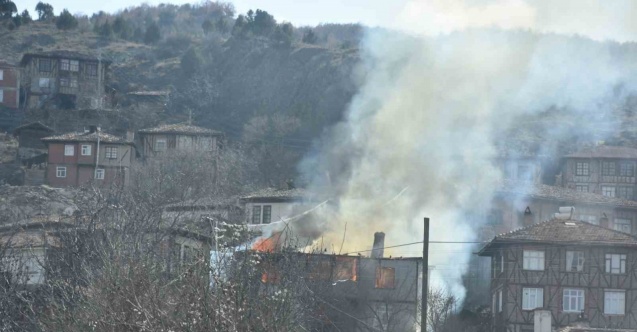 Sobadan çıkan yangında evde bulunan tüpler patladı, köyü korku sardı