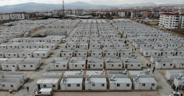 Deprem bölgesinde geçici barınma çalışmaları devam ediyor