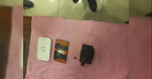 Ehliyet sınavında 'kopya' düzeneğiyle yakalandı