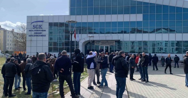 Çerkezköy’de EYT’liler SGK’ya akın etti