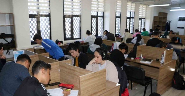 Sınavlara okuma evlerinde hazırlanıyorlar
