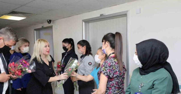 Rektör Özkan depremzede kadınlarla bir araya geldi