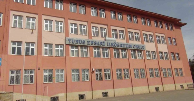 Ahlat’ta bir okul deprem tedbirleri çerçevesinde boşaltıldı