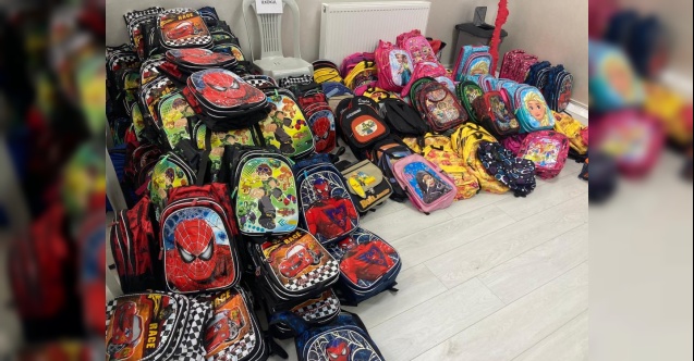 Sağlık çalışanlarından depremzede çocuklara okul çantası