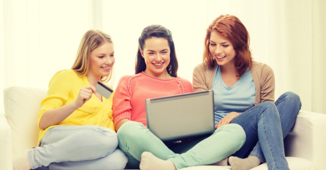 Kadınlar, Online Alışverişi Perşembe ve Pazartesi Yapıyor