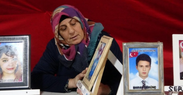 Evlat nöbetindeki anneden oğluna çağrı: 'Oğlum, yeter ki sesini duyayım'