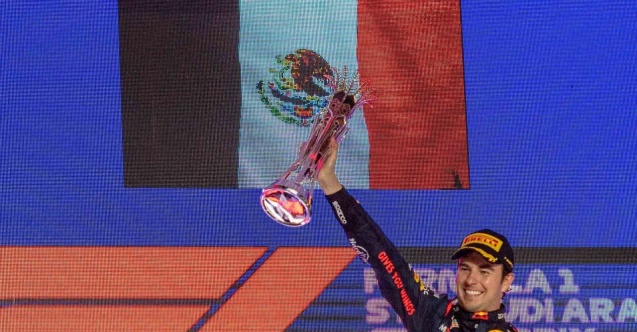 Suudi Arabistan Grand Prix’sinde kazanan Sergio Perez