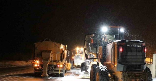 Kop Dağı Geçidinde kar ve tipiden ulaşımda aksamalar yaşandı