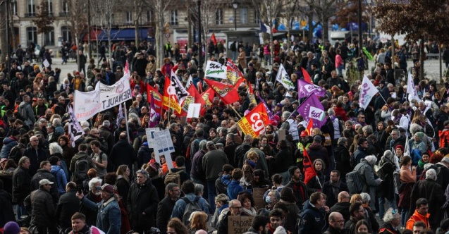Fransa’da sendikalardan 7 Mart’ta emeklilik reformuna karşı grev çağrısı