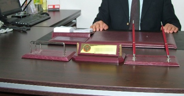 Öğretmenevi müdürünün yasaklı işleri ortaya çıktı. Reddetti ama sosyal medyada yakayı ele verdi