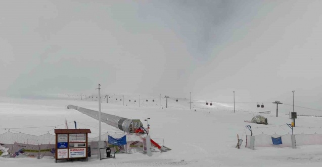 Erciyes’te kar yağışı turizmcileri sevindirdi