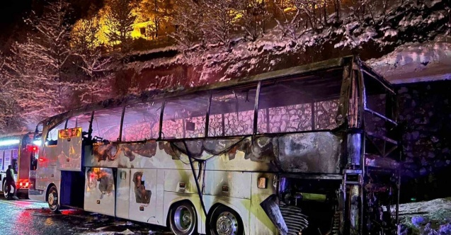 Polisleri taşıyan otobüs Zigana Dağı’nda alev aldı