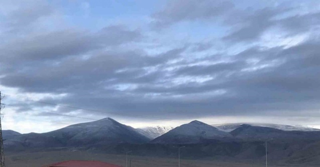 Iğdır’da kar ve fırtına etkili oluyor