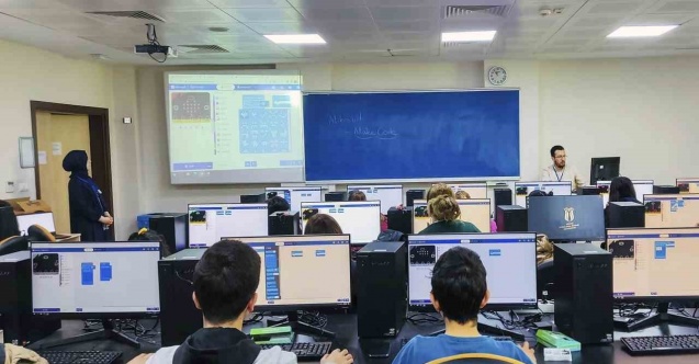 SUBÜ’de depremzede çocuklar robotik kodlamayı öğrendi