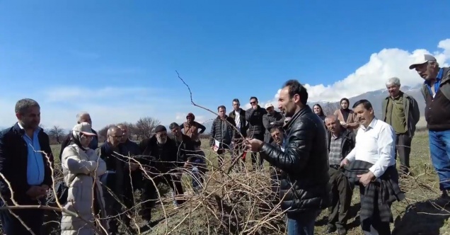 Erzincan’da çiftçilere tarla okulu eğitimi verildi