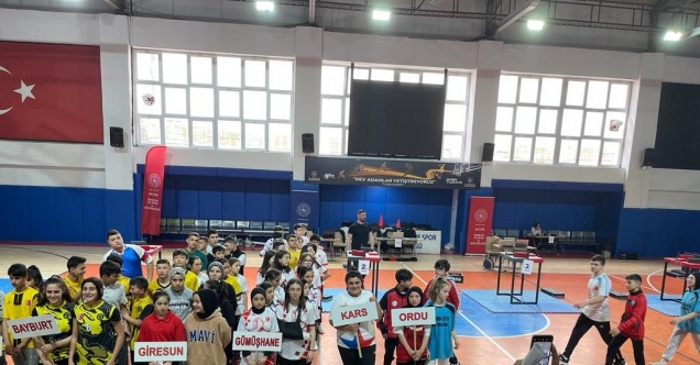 Karslı kız öğrenci bilek güreşinde şampiyon oldu