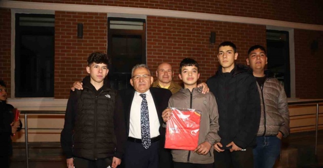 Başkan Büyükkılıç Öğrencilerle Buluştu