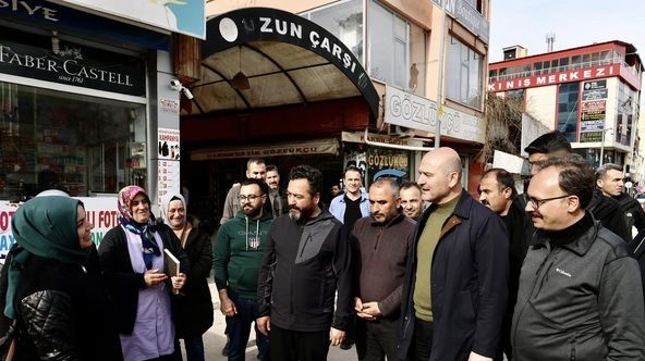 Bakan Soylu ve Vali Kızılkaya deprem bölgesindeki esnaf ile bir araya geldi