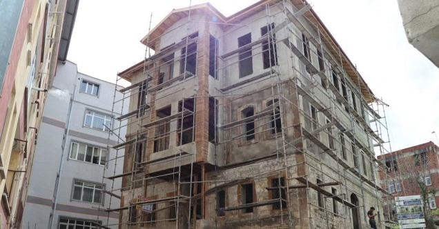 Tarihi konağın restorasyonu sürüyor