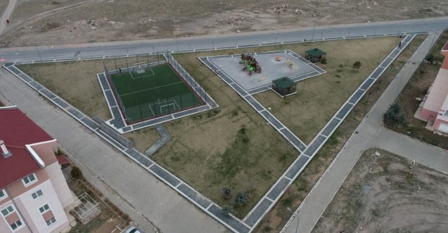 Genç dostu Melikgazi, sporsever gençlere 7 adet futbol sahası yaptı