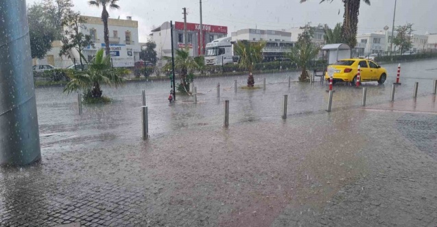 Bodrum’da sağanak ve dolu etkili oldu