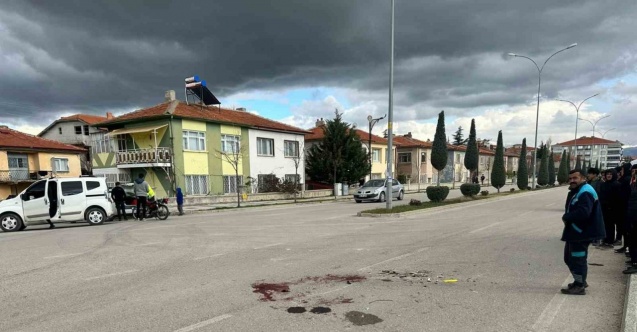 Ehliyetsiz sürücülerin kullandığı kamyon ve motosiklet çarpıştı, 2 kişi yaralandı