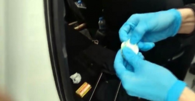 Polisin operasyonunda lavabodan, taşın altından uyuşturucu çıktı