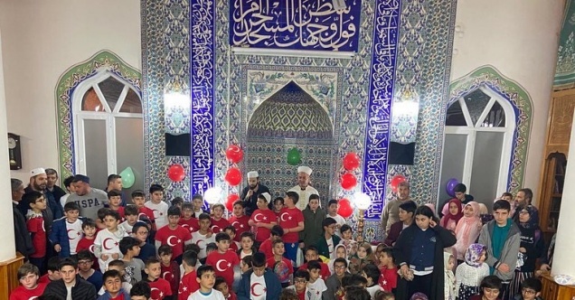 Aydınlı çocuklar camileri dolduruyor