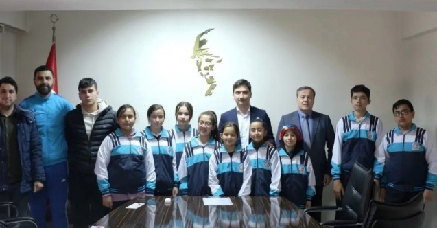 Şaphane’de dereceye giren öğrenciler ödüllendirildi