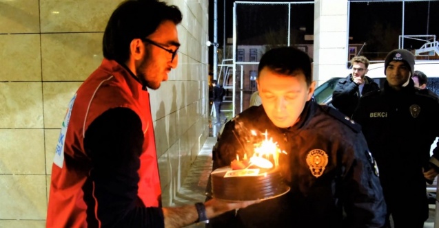 ‘Kavga var’ diye çağrılan polislere pasta sürprizi