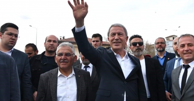 Bakan Akar: "Suriye’nin kuzeyinde kazdıkları çukurlara gömüldüler, Irak’ın kuzeyinde kampları yerle bir ediliyor"