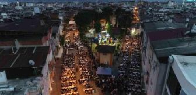 Almanya'da 3 bine yakın Müslüman toplu iftarda buluştu