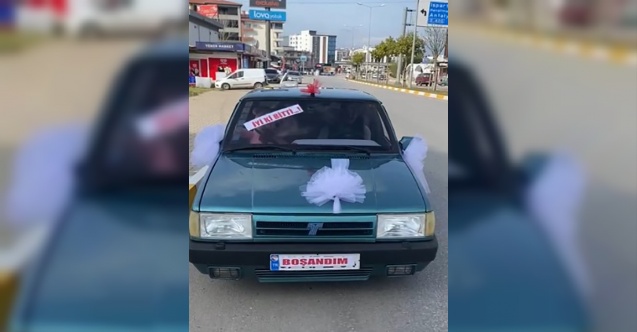 Boşandıktan sonra aracını gelin arabası gibi süsledi, ayrılığı şehir turu yaparak kutladı