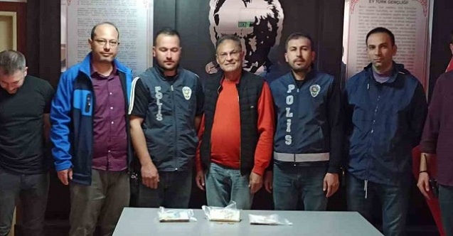 Çocuğunun eğitimi için biriktirdiği parasını polis teslim etti