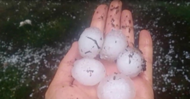 Batman’da ceviz büyüklüğünde dolu yağdı