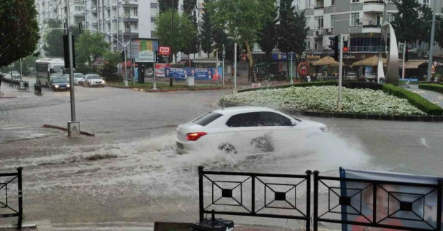 Adana’yı esir alan yağmur tarım arazilerine etki etmedi