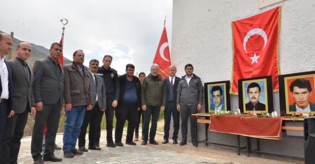 27 yıl önce şehit edilen öğretmenler, okullarında dualarla anıldı