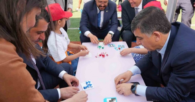 Yüzlerce çocuk şenlikte buluştu