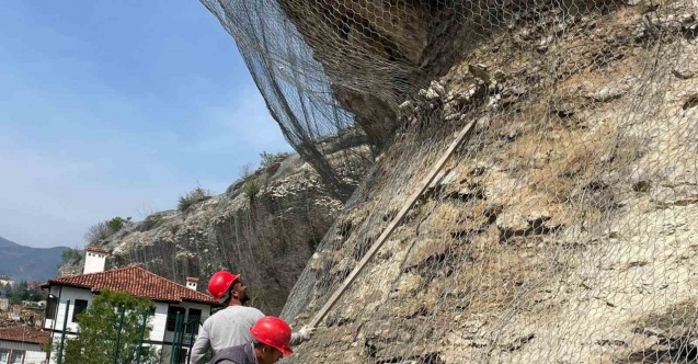 Safranbolu’da kayalıklarda önlem alındı