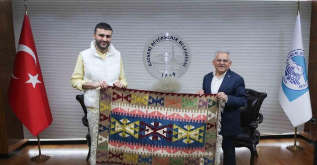 CZN Burak’tan Başkan Büyükkılıç’a ziyaret